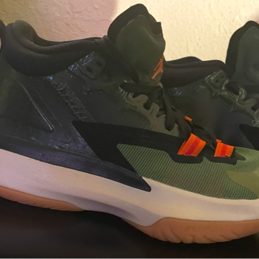 Zions Jordan 1’s
GET SOME NEW KICKS FOR SPRING!! 👟